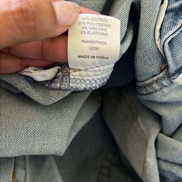 MESHKI Straight Lightwash Jeans - Picture 5 of 10